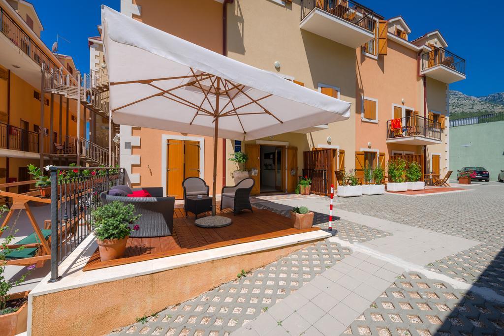 Apartments Vallum Bol Exterior photo