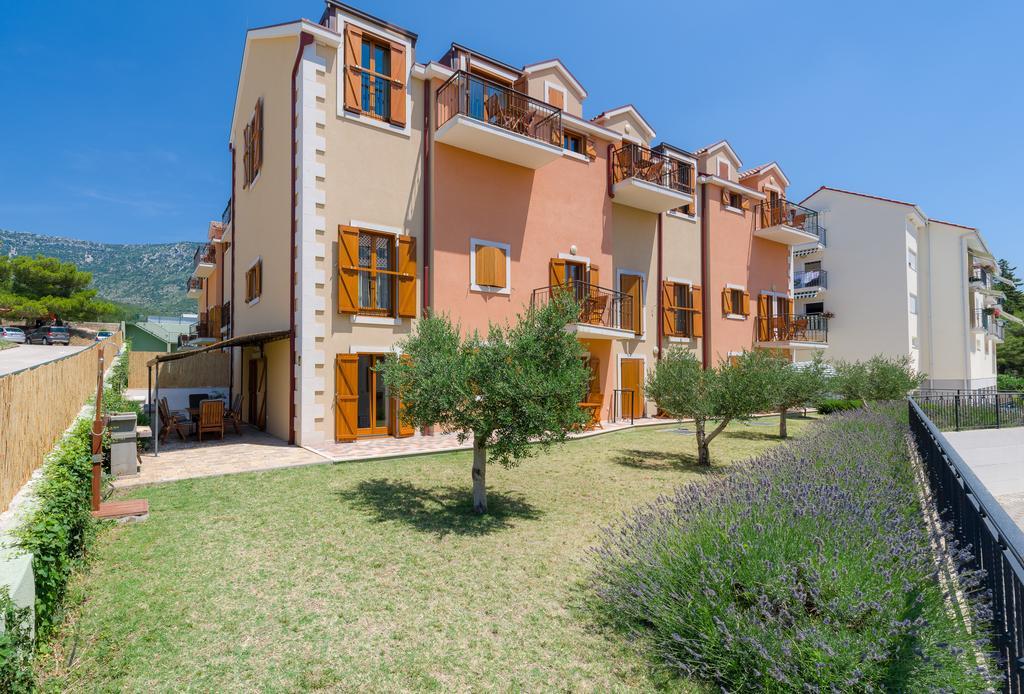 Apartments Vallum Bol Exterior photo