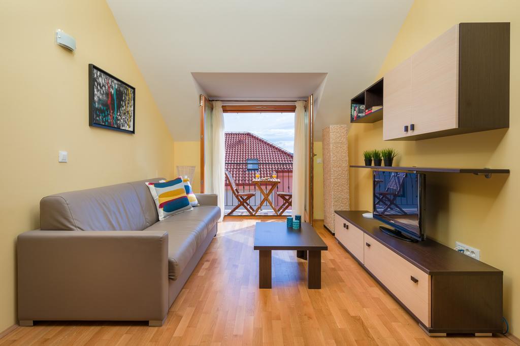 Apartments Vallum Bol Exterior photo