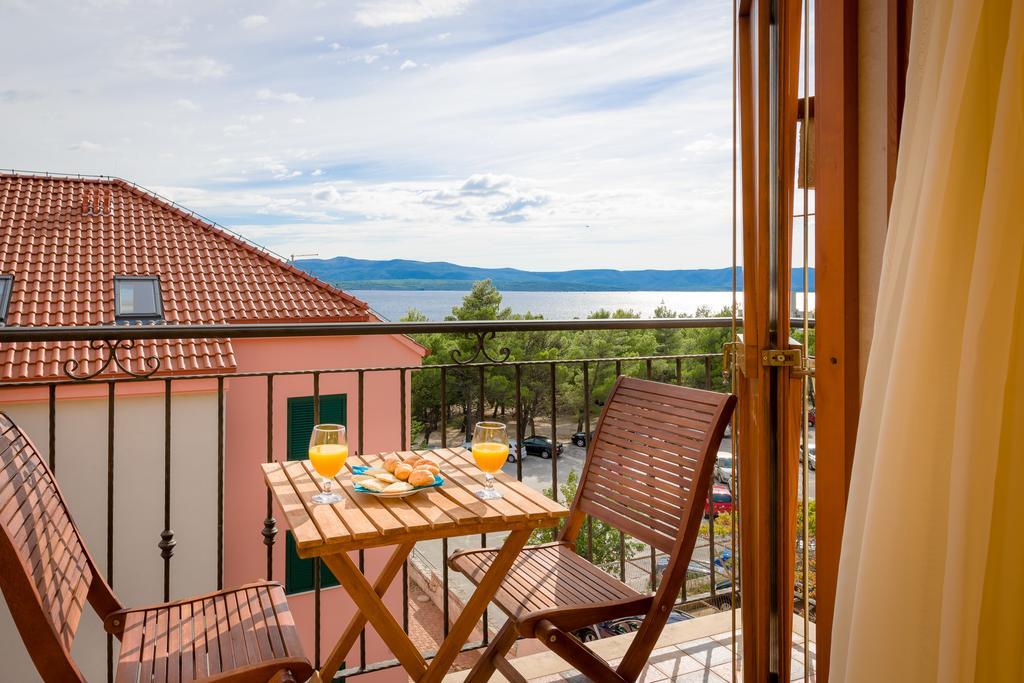 Apartments Vallum Bol Exterior photo