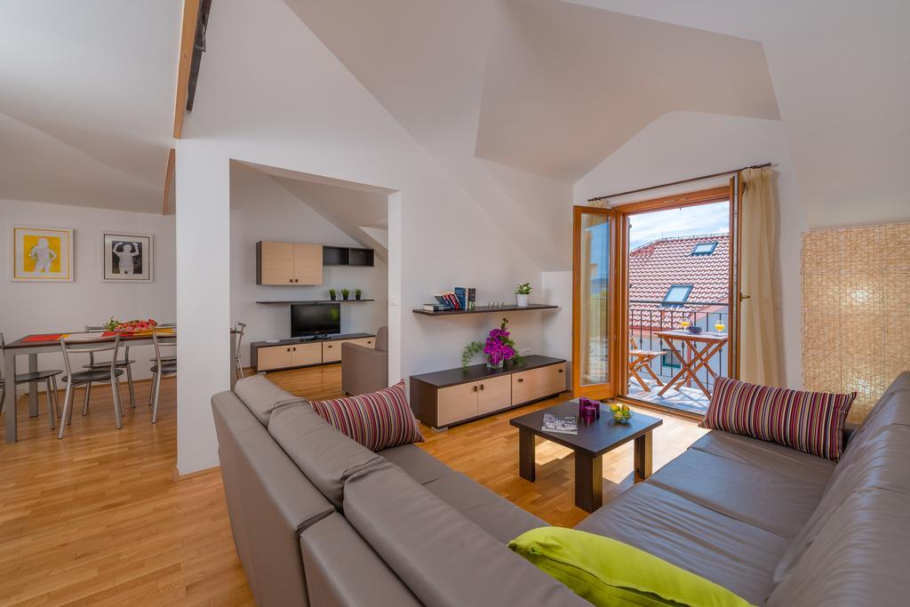 Apartments Vallum Bol Exterior photo