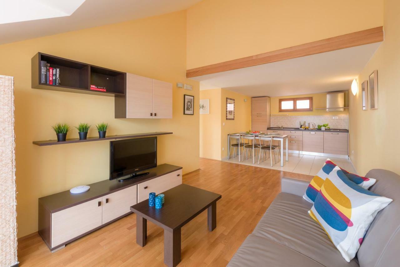 Apartments Vallum Bol Exterior photo